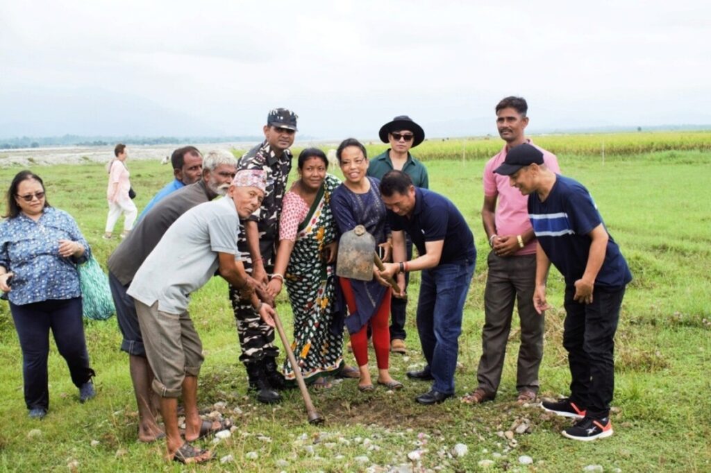 Complementary actions can transform human-wildlife conflict into coexistence 1 HWC Blog Pic1