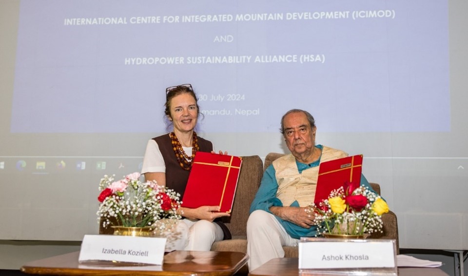 L–R Izabella Koziell Deputy Director General ICIMOD with Ashok Kosla President of the Hydropower Sustainability Alliance