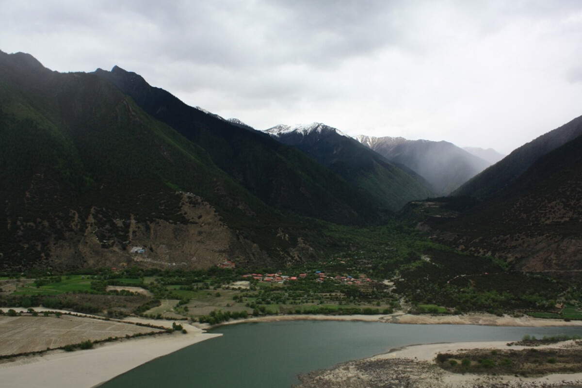 Yarlung Zangbo-Brahmaputra Basin: Shared Benefits & Cross-Border ...